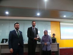 Cerita Ustad Ganteng Eks Model Tentang Kehidupan Islam di Seville Spanyol