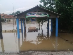 Sungai Berantas Meluap, Rumah Warga di Pinggir Sungai Kebanjiran