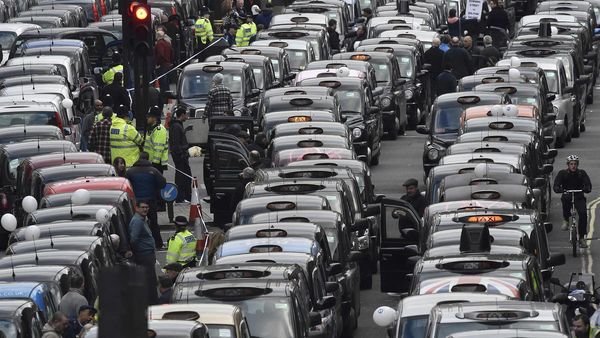 Sopir Taksi Demo Uber di London