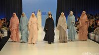 Selain Pipik, Sederet Artis Cantik Berhijab Ini Juga Beraksi di Catwalk