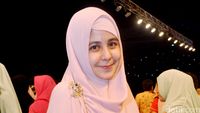Manis Berhijab Syari ala Risty Tagor