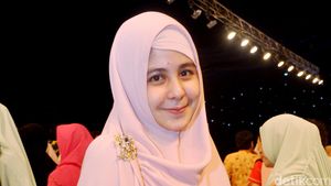 Manis Berhijab Syari ala Risty Tagor