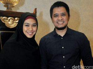 Keserasian Oki Setiana Dewi dan Suami