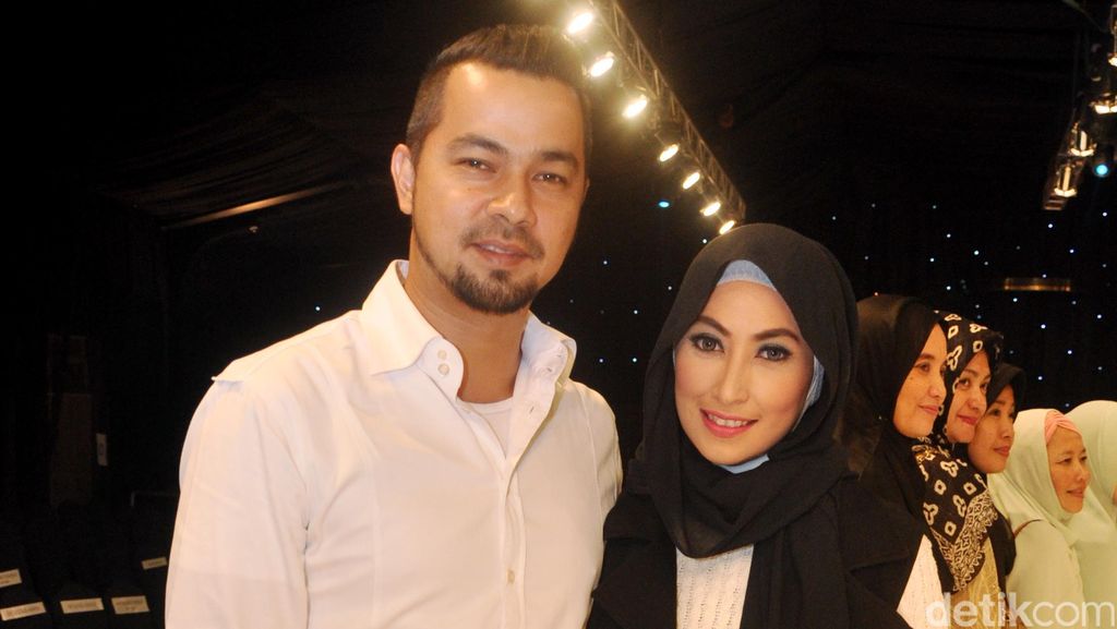 Sultan Djorghi dan Annisa Trihapsari Kompak Hitam-putih Sultan Djorghi dan Annisa Trihapsari Kompak Hitam-putih