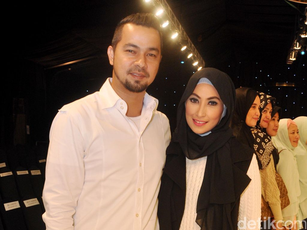 Yakin Lolos ke Senayan, Sultan Djorghi Diminta Emak-emak Tetap Jadi Artis Yakin Lolos ke Senayan, Sultan Djorghi Diminta Emak-emak Tetap Jadi Artis