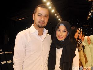 Yakin Lolos ke Senayan, Sultan Djorghi Diminta Emak-emak Tetap Jadi Artis Yakin Lolos ke Senayan, Sultan Djorghi Diminta Emak-emak Tetap Jadi Artis