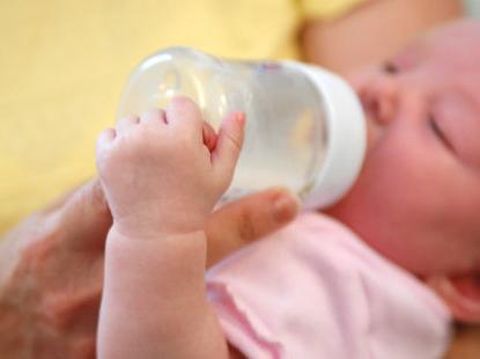 Alasan Ortu Gunakan Botol Dot untuk Beri ASI Perah/