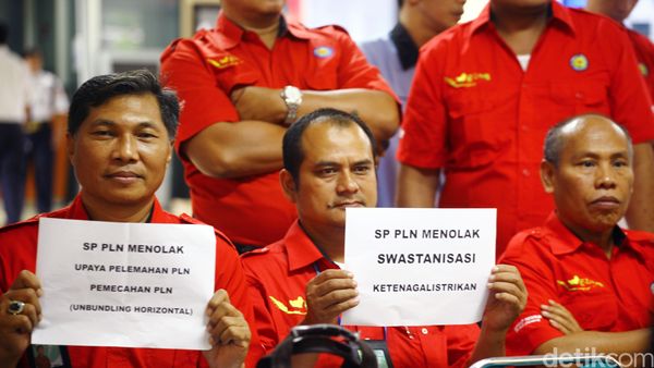 Aksi Tolak Pelemahan PT PLN