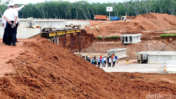 Jokowi Tinjau Proyek Tol Trans Sumatera