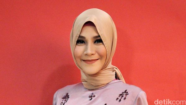 Zaskia Mecca, si Ibu Cantik yang Tetap Stylish Saat Hamil