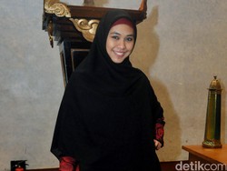 Tips Pilih Baju Pengantin Syari dari Oki Setiana Dewi