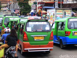Aksi Koboi Jalanan, Pengendara Sedan Tembak Sopir Angkot di Bogor