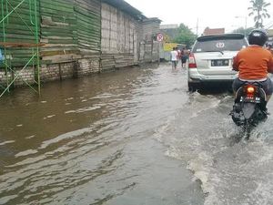 Atasi Banjir, Risma akan Bangun Saluran Baru dan Kapasitas Pompa Ditambah