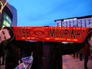 Cantona: Saya Suka Mourinho, tapi Dia Bukan Perwujudan Manchester United