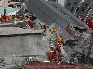 Korban Tewas Gempa Taiwan 94 Orang, 30 Orang Masih Tertimpa Reruntuhan Korban Tewas Gempa Taiwan 94 Orang, 30 Orang Masih Tertimpa Reruntuhan