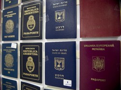 Belanda Keluarkan Paspor Bergender Netral Pertama