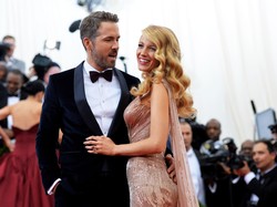 Ryan Reynolds Rayu Blake Lively dengan Lagu Lionel Richie