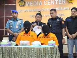 Sembunyikan Sabu di Kaki, Dua Penumpang AirAsia Diamankan