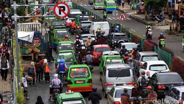 Angkot Ngetem, Kawasan Stasiun Bogor Macet