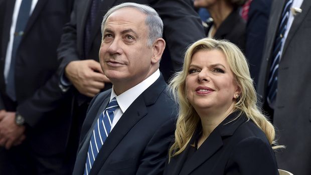 Netanyahu bersama istrinya, Sara