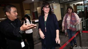 Sandy Harun Jenguk Evi Susanti di KPK