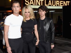 Pamela Anderson Lega Tak Dilarang Anak Tampil Syur