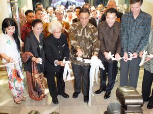 Pameran Tunggal Maestro Seni Lukis Srihadi Soedarsono Diresmikan Pameran Tunggal Maestro Seni Lukis Srihadi Soedarsono Diresmikan