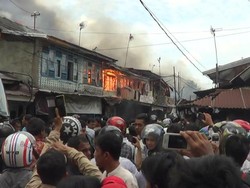 20 Kios dan Rumah di Kawasan Pusat Kota Pekanbaru Terbakar
