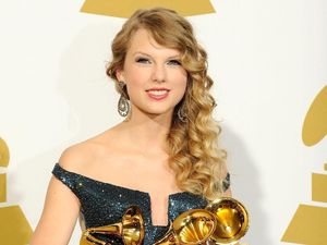 Taylor Swift Kasih Kejutan Lagi, 2 Lagu baru di Album Evermore