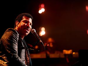 Lionel Richie Tak Setuju Putrinya Pacaran dengan Scott Disick Lionel Richie Tak Setuju Putrinya Pacaran dengan Scott Disick