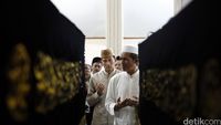Sandiaga Uno Ziarah ke Makam Habib Asyatiri