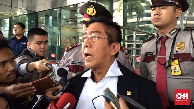 Anggota Komisi III Hendri Yosodiningrat, di kantor KPK, Jakarta, Jumat (12/2).