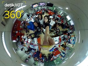 Narsis Bareng Duo Cantik Tatjana dan Wulan Guritno di detikcom