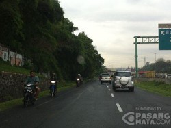 Awas! Banyak Pemotor yang Suka Lawan Arus di Exit Tol Pondok Gede Timur