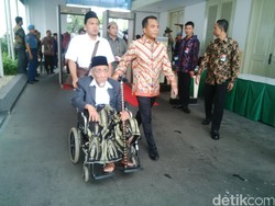 Sesepuh PPP Mbah Moen Temui Presiden Jokowi di Istana Merdeka