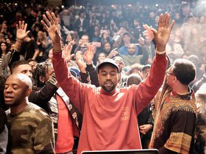 Kanye West Ketahuan Pakai Pirate Bay