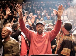 Kim Kardashian Umumkan Sepatu Yeezy Untuk Anak Siap Dijual