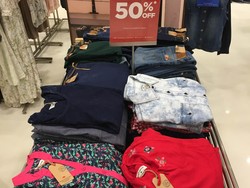 Jelang Valentine, Jeans Hingga Kosmetik Diskon di Metro Dept. Store