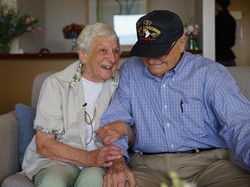 Kisah Romantis Pertemuan Kembali Pasangan yang Terpisah Selama 70 Tahun