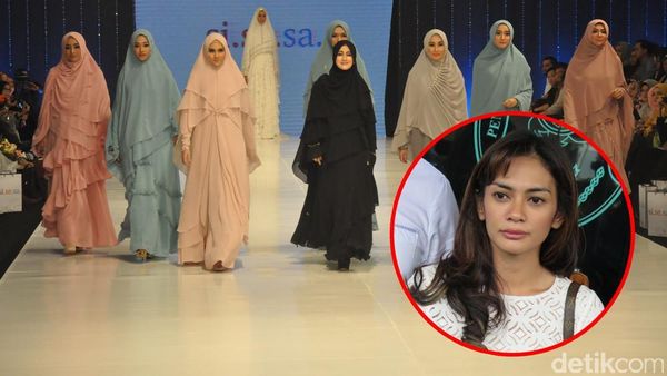 Sederet Artis Cantik Berhijab di Catwalk, Masayu Ingin Cepat Bercerai
