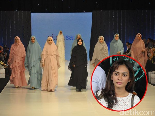 Sederet Artis Cantik Berhijab di Catwalk, Masayu Ingin Cepat Bercerai