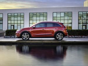 Crossover KIA Ini Berbekal Hybrid