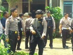 Penggeledahan di Karawang Terkait Penangkapan 5 Teroris Jaringan Bom Thamrin