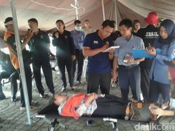 5 Guru Honorer yang Demo di Depan Istana Dilarikan ke RS karena Jatuh Sakit