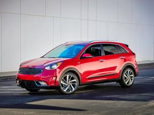 KIA Mulai Kenalkan Crossover Hybrid Terbaru KIA Mulai Kenalkan Crossover Hybrid Terbaru
