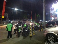 Puluhan Driver Go-Jek Datangi RS JMC, Tunggu Kabar Rekannya yang Ditembak
