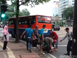 Begini Suasana Saat Bagus Budi Jatuh dari Metro Mini 640