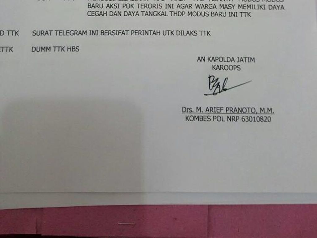 Humas Polda Jatim Enggan Jelaskan TR Imbauan Kewaspadaan Teror Sianida Humas Polda Jatim Enggan Jelaskan TR Imbauan Kewaspadaan Teror Sianida