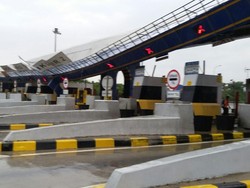 Gerbang Tol Cikunir 2 Roboh Kena Angin Puting Beliung, Tak Ada Korban Jiwa