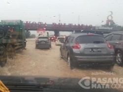 Macet di Tol Cikampek karena Genangan, Butuh Satu Jam Untuk Tempuh 8 Km